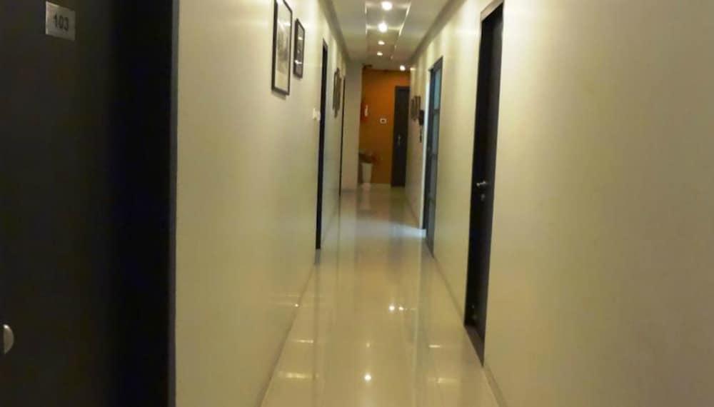 Chateau Windsor Hotel - Marine Drive Mumbai Exterior photo