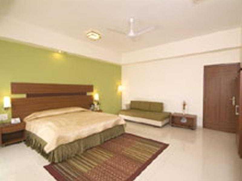 Chateau Windsor Hotel - Marine Drive Mumbai Room photo