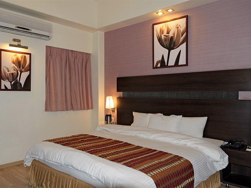 Chateau Windsor Hotel - Marine Drive Mumbai Exterior photo
